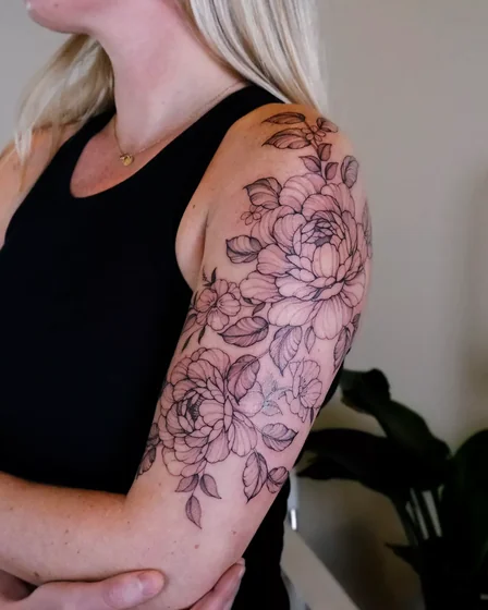 Fine Line floral tattoo design for women on upper arm and shoulder