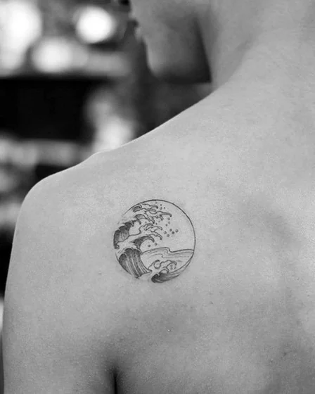 Fine line minimalist ocean wave tattoo idea for men and women on shoulder